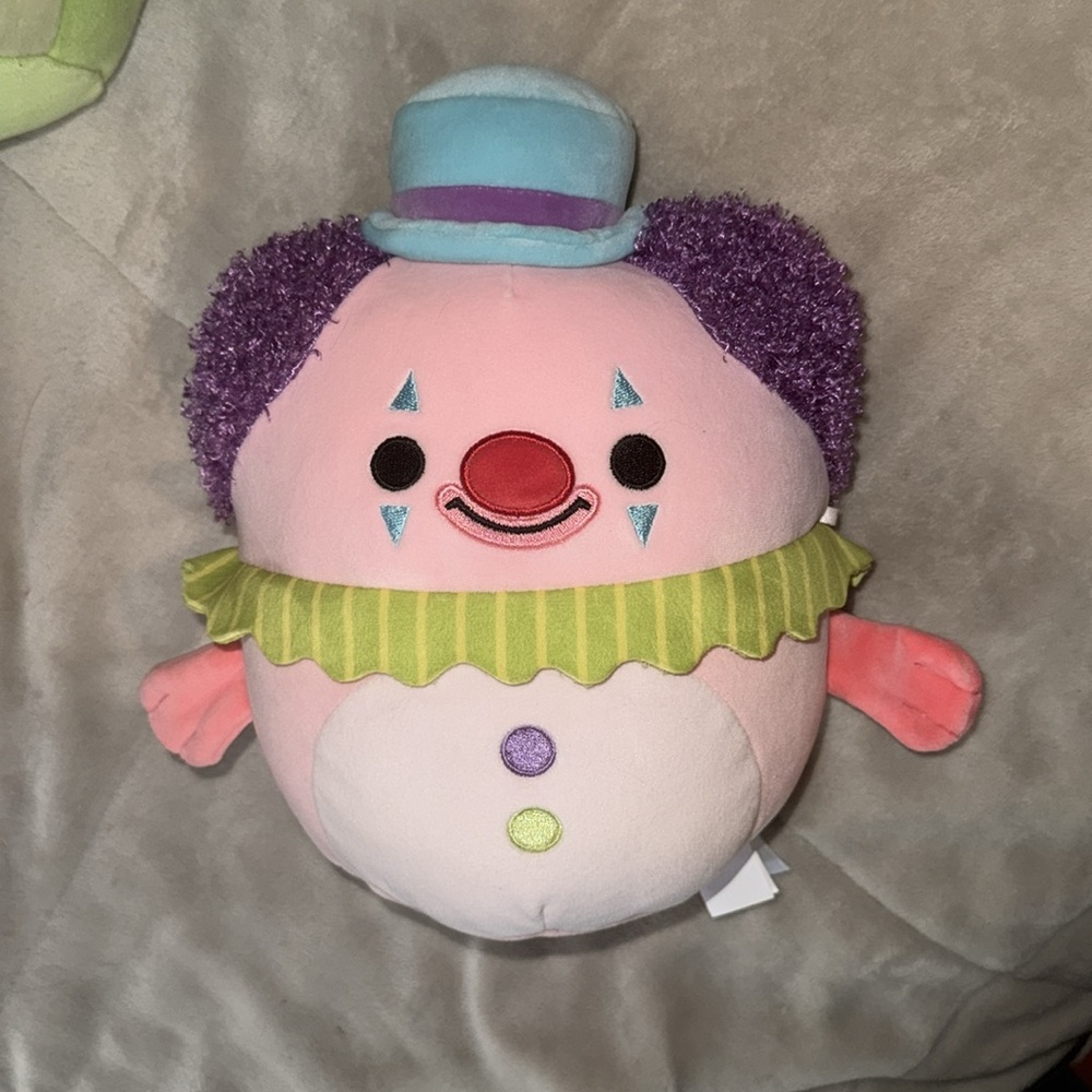 Noy the clown “blob” fish squishmallow NWT